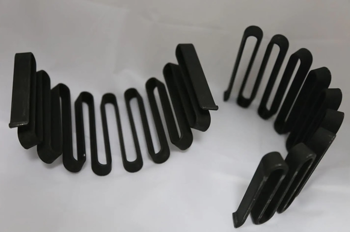 蛇形彈簧(huang)用彈性材(cai)料制作而(er)成