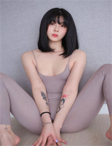 《女王脚奴小说-九十九之月》