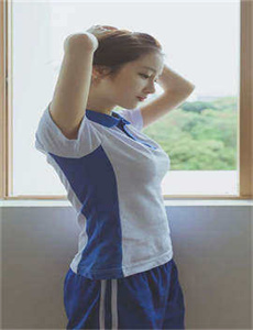 《美女xoxo又黄动态图-漂亮的美女没有穿衣》
